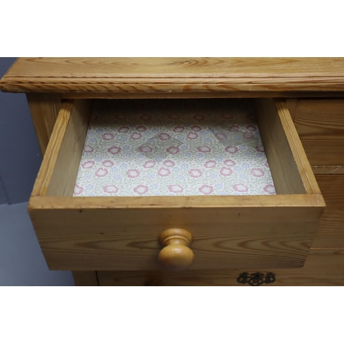 724 - Pine chest of drawers with 2 small and 2 large drawers measures 36