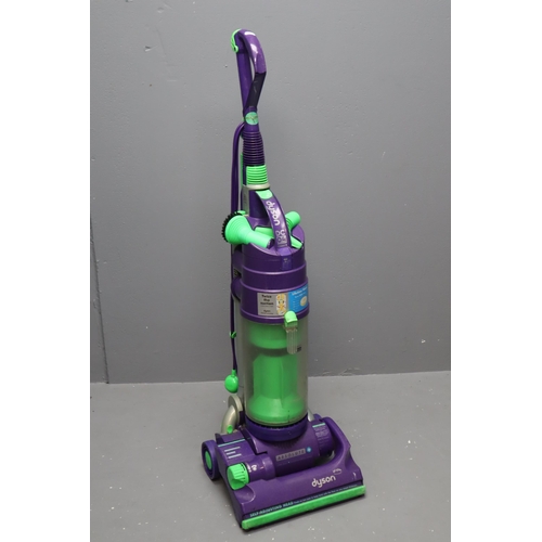 726 - Dyson DC04 Bagless Vacuum Cleaner. Powers on when tested