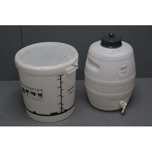 762 - Two Home Brewing items to include Barrel and Fermenting Bin