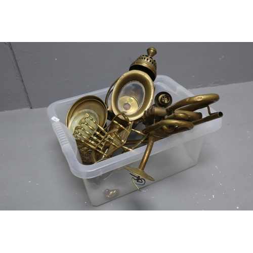 909 - Mixed Selection of Brass items to include Trumpet, Lamp and more