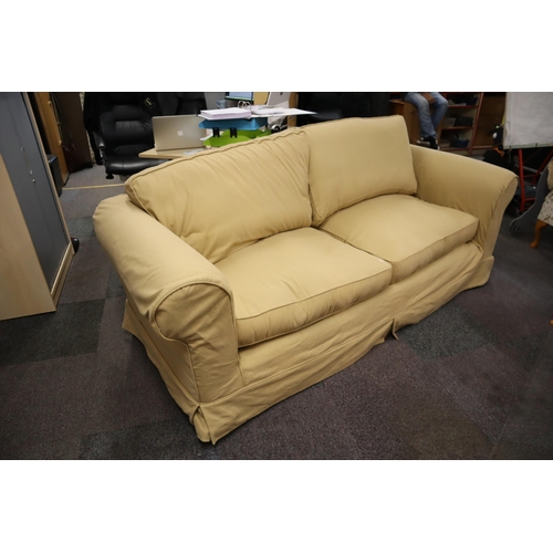 669 - Nice Quality Four Seater Settee Complete with Base and Backrest Cushions and Removable Covers approx... 