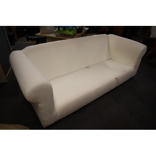 669 - Nice Quality Four Seater Settee Complete with Base and Backrest Cushions and Removable Covers approx... 