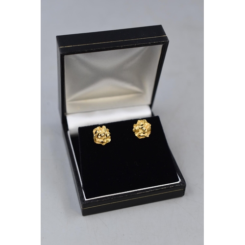 13 - Pair of 9ct Gold Earrings. Complete with Presentation Box. (with 9ct backs)