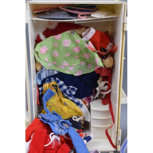 579 - Sindy Wardrobe with a Large Selection of Clothes and Shoes, also comes with Baby and Changing Table