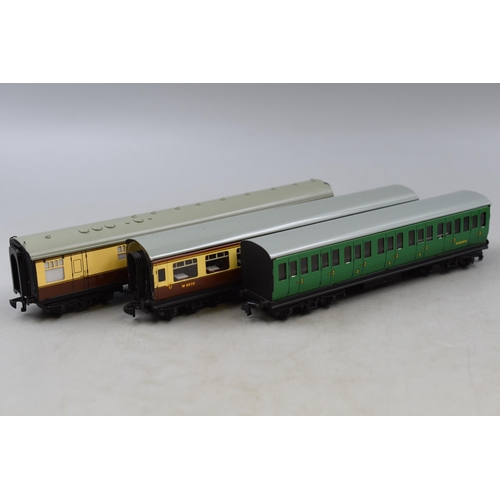 188 - Collection of Three Hornby Dublo, Model Railway Carriages, By Meccano, Restaurant Car ( W9572) and R... 