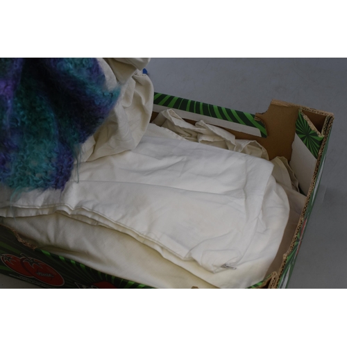 635 - Selection of Various Linen Cloths Including Bed Sheets, Pillow Case And More