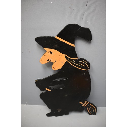 640 - Selection of Halloween Decorations - Four Witches 30