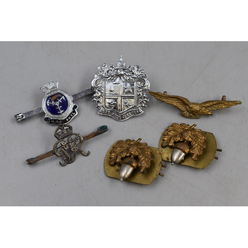 267 - A Selection of Six Military Badges Includes Coat of Arms Leigh, George VI Brooch, HMS Rhyl Brooch, A... 