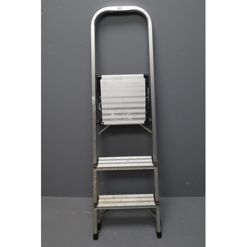 699 - Aluminium step ladder 45