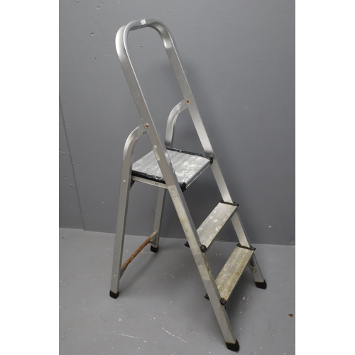 699 - Aluminium step ladder 45