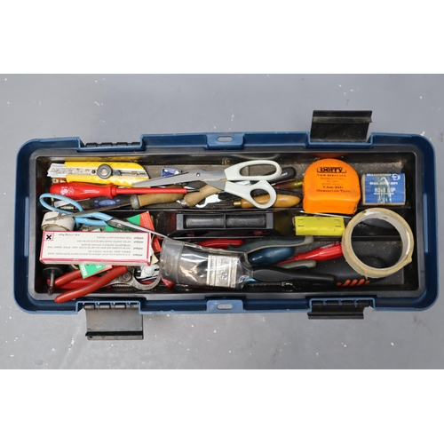 847 - Plastic tool box containing large quantity of hand tools