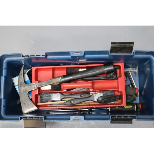 847 - Plastic tool box containing large quantity of hand tools