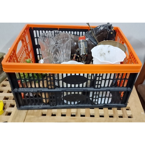 870 - Mixed Lot of Decorative items, Fold Flat Crate Included .