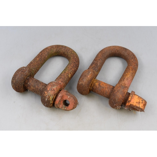 724 - Two heavy duty shackles 7