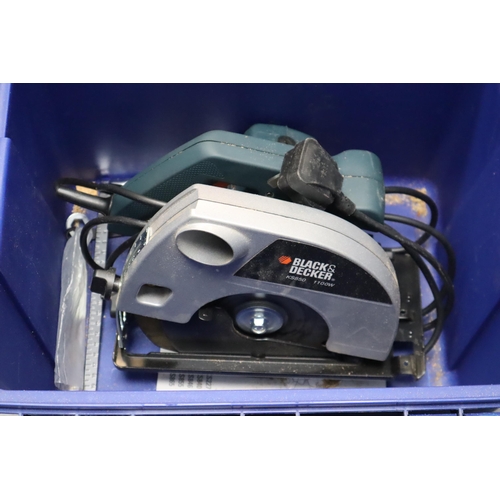 748 - Black and Decker KS850, 1100Watt circular saw with attachments in carry case, working when tested