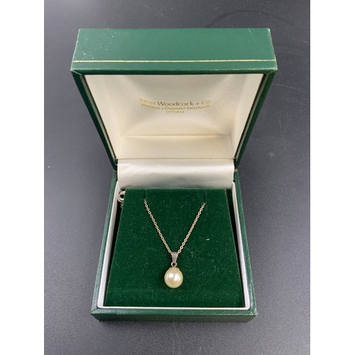 256A - Silver 925 Pearl Pendant Necklace Complete with Presentation Box 