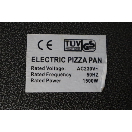 519 - Two Electrical Kitchen Items. Includes Electric Pizza Pan, And Morphy Richards Toaster. Both Power O... 