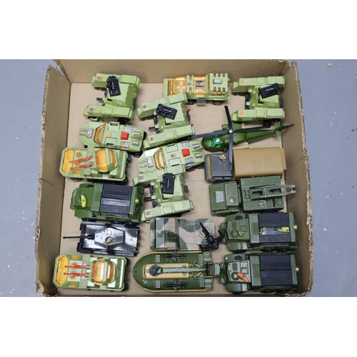 526 - A Selection of Eighteen Playworn Diecast Matchbox 'Battle Kings' Military Vehicles