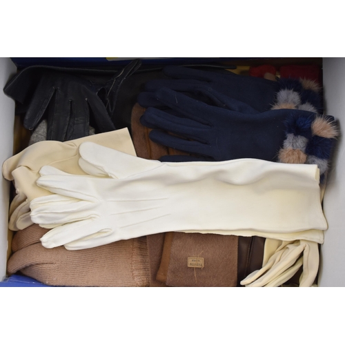 588 - Mixed Selection of Vintage Ladies Gloves Including Leather Gloves, Winter Gloves and More