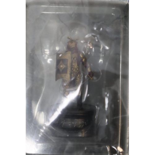 768 - A Complete Eaglemoss Publication 32 Piece The Lord of The Rings Characters and Creatures of Middle E... 