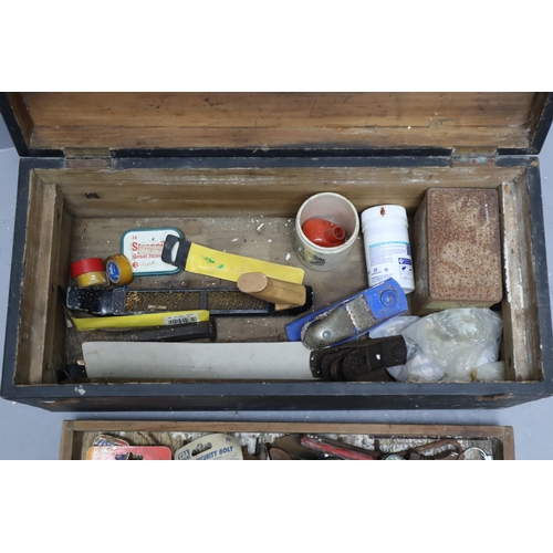 598 - A Wooden Toolbox Containing a Selection of Assorted Vintage Tools