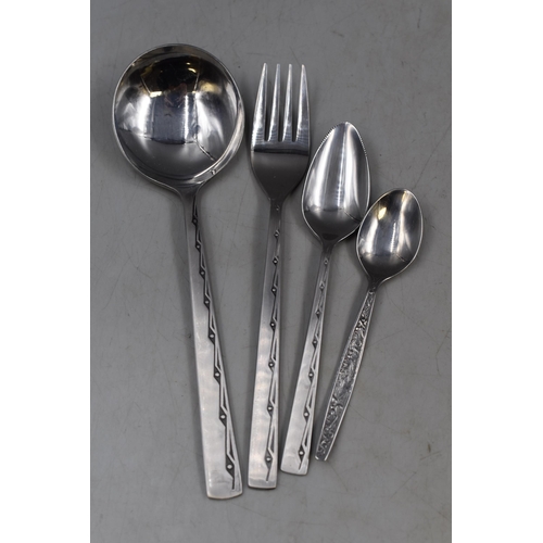 755 - Selection of cutlery