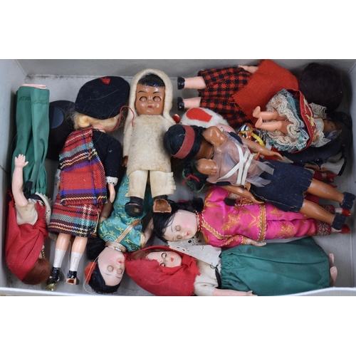 758 - A Selection of Dolls of The World, AF