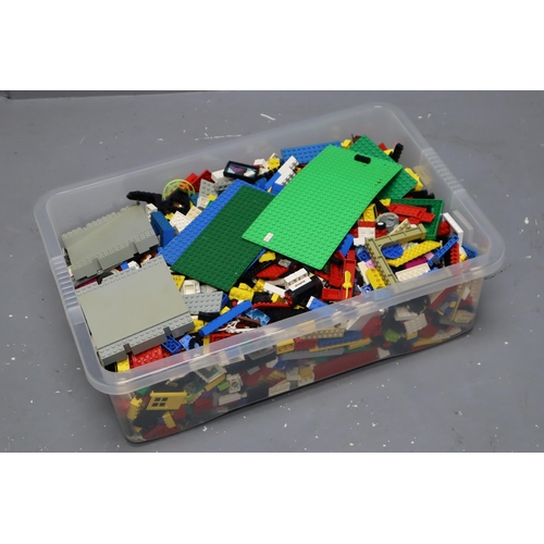 788 - Large Tub Containing a Mixed Selection of Lego (Approx. 8kg)