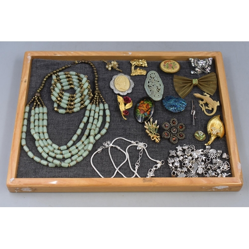 146 - Mixed Selection to include Jade Necklace and Bracelet Set, a Selection of Vintage Brooches and a Sel... 