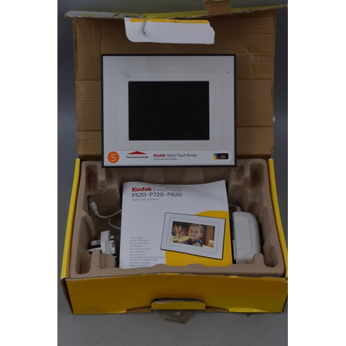 478 - Kodak EasyShare P520 digital photo frame boxed with power supply and instructions, working when test... 