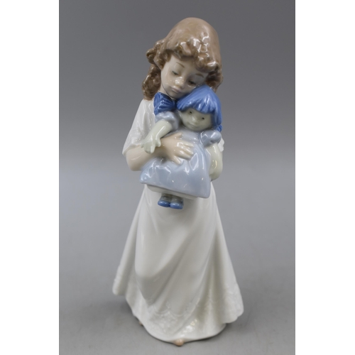 357 - Vintage Nao by Lladro Figure of Girl with Doll (8