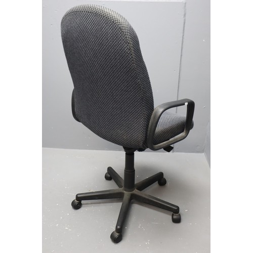 630 - A Grey and Black Adjustable Office Chair on Castors, Approx 48