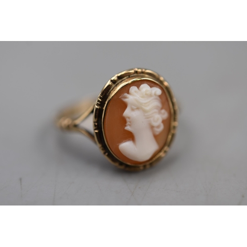 9 - A 9ct Gold Cameo Ring, Size P/Q