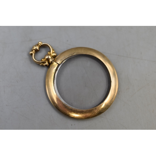 14 - A 9ct Gold Photo Locket Pendant