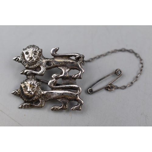 49 - An 800 Silver Two Lions Brooch With Safety Chain, Marked To Back