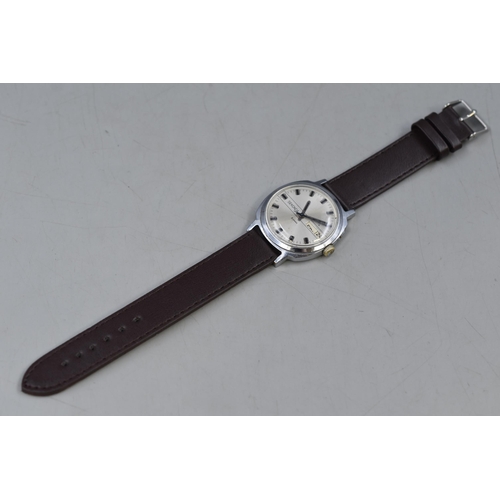 85 - A Sekonda 21 Jewels Mechanical Watch, With Leather Strap. Working