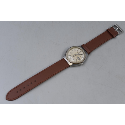 87 - A Citizen Automatic 17 Jewels Watch, With Leather Strap. Working