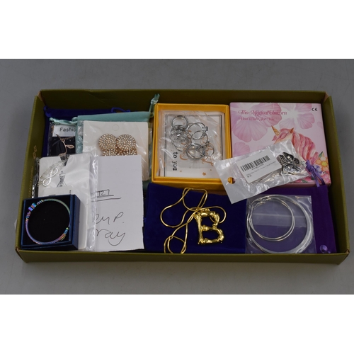 146 - Mixed Selection of New Jewellery items to include 'P' Bangle, Grandmother Bangle in Box, Heart Earri... 