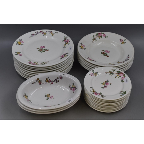 424 - Royal Worcester 31 Piece Hotel China Dinner Set