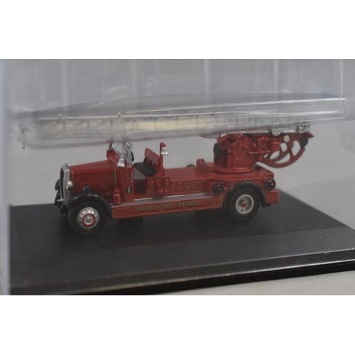 232 - Three Oxford Die-Cast Model Vintage Fire Engines, ' Lindsey County Fire Brigade, London Fire Brigade... 