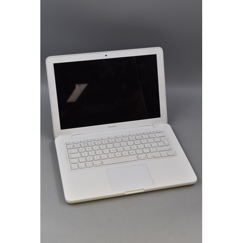 500 - White Macbook with Charger