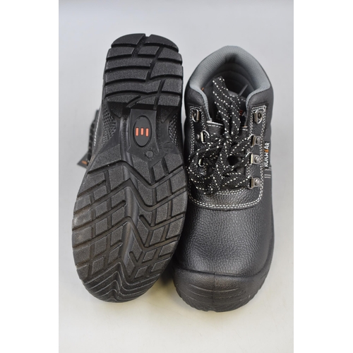 824 - Pair of New Rokwear Safety Boots in Box (Size 6)