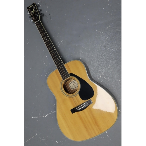 602 - A Yamaha FG-432S Solid Top Acoustic Guitar, In Guitar Bag With Capo and Picks. Looks in Good Conditi... 