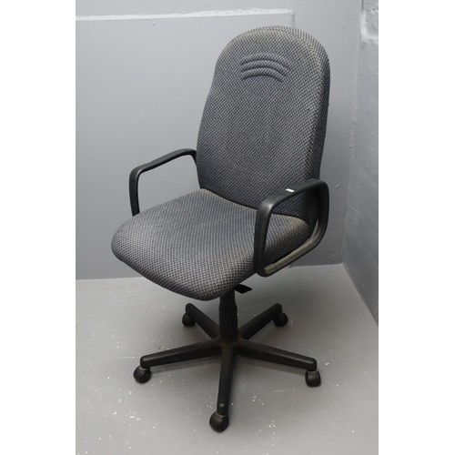 634 - A Grey and Black Adjustable Office Chair on Castors, Approx 48