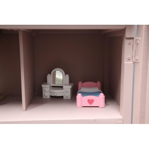 644 - Wooden Dolls House with three Floors and Internal Stairs (22