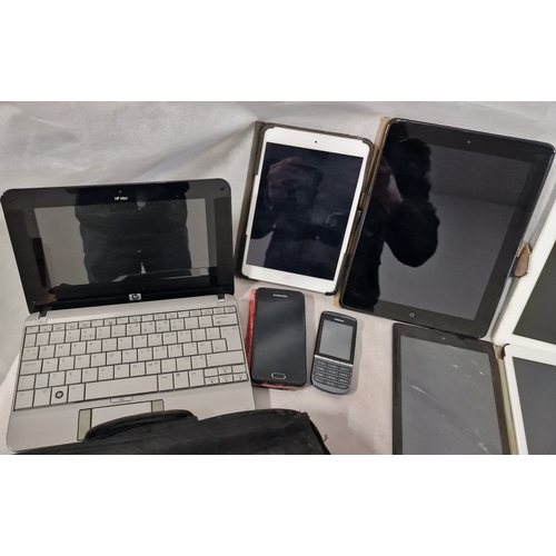 652 - House Clearance Lot Five ipads, 1 samsung Tablet, Amazon Tablet, 2 laptops and 2 phones. As Found Un... 