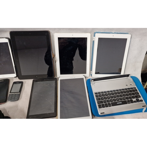 652 - House Clearance Lot Five ipads, 1 samsung Tablet, Amazon Tablet, 2 laptops and 2 phones. As Found Un... 