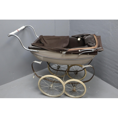 685 - Vintage Silver Cross Childs Pram