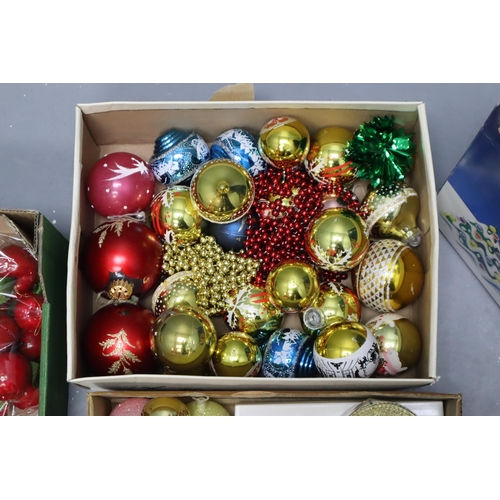 884 - A Large Selection of Vintage Christmas Decorations