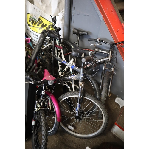 747 - Mixed Lot of Complete Pushbikes to include Adult and Youths